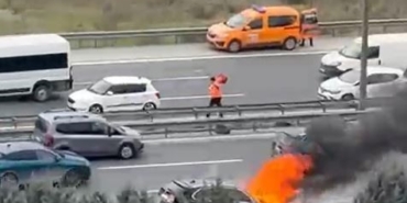 Lüks araç seyir hakindeyken alev topuna döndü