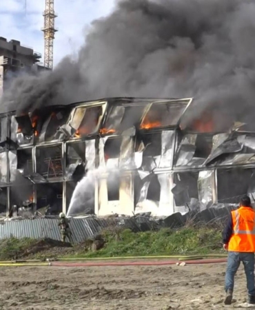 İşçilerin kaldığı konteynerde çıkan yangın kontrol altına alındı