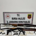 Bursa’da ruhsatsız silah operasyonu... Çok sayıda silah ve mühimmat ele geçirildi