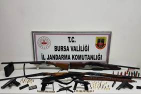 Bursa’da ruhsatsız silah operasyonu... Çok sayıda silah ve mühimmat ele geçirildi