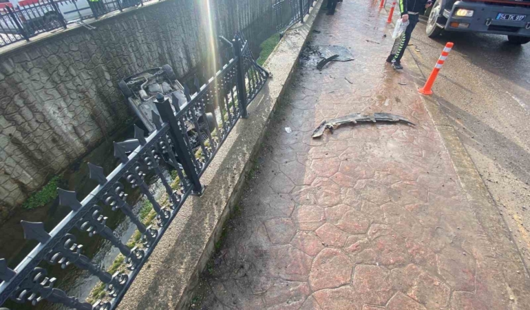 Sakarya’da kanala uçan aracın sürücüsü yaralandı