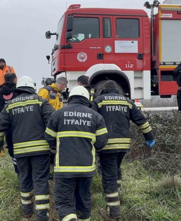 Tırın biçip hurdaya çevirdiği otomobilin sürücüsü öldü