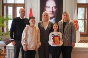Piyano Festivali ve Yarışması’nda dereceye giren genç piyanist ödüllendirildi