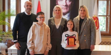Piyano Festivali ve Yarışması’nda dereceye giren genç piyanist ödüllendirildi