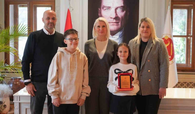 Piyano Festivali ve Yarışması’nda dereceye giren genç piyanist ödüllendirildi