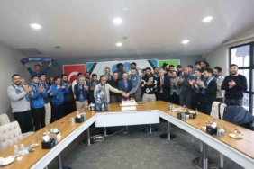 Çayırova Belediye Başkanı Çiftçi, şampiyon basketbolcularla bir araya geldi