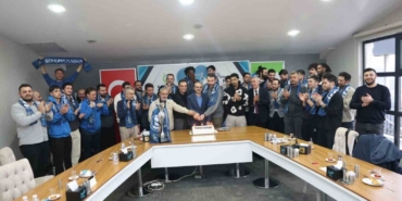 Çayırova Belediye Başkanı Çiftçi, şampiyon basketbolcularla bir araya geldi