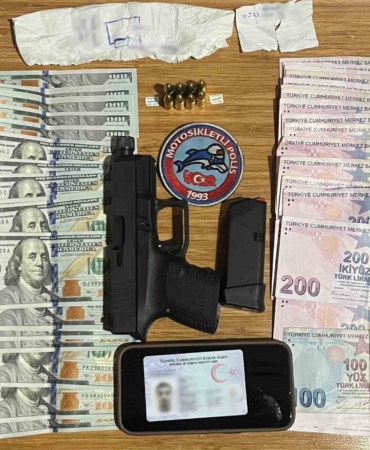 Beyoğlu’nda şüphe üzerine durdurulmak istenen şüpheli firari çıktı