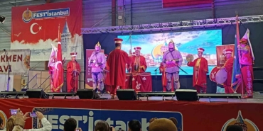 Bursa Mehter takımı Paris’te sahne aldı