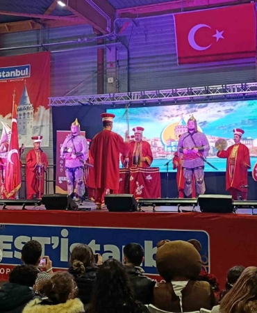 Bursa Mehter takımı Paris’te sahne aldı