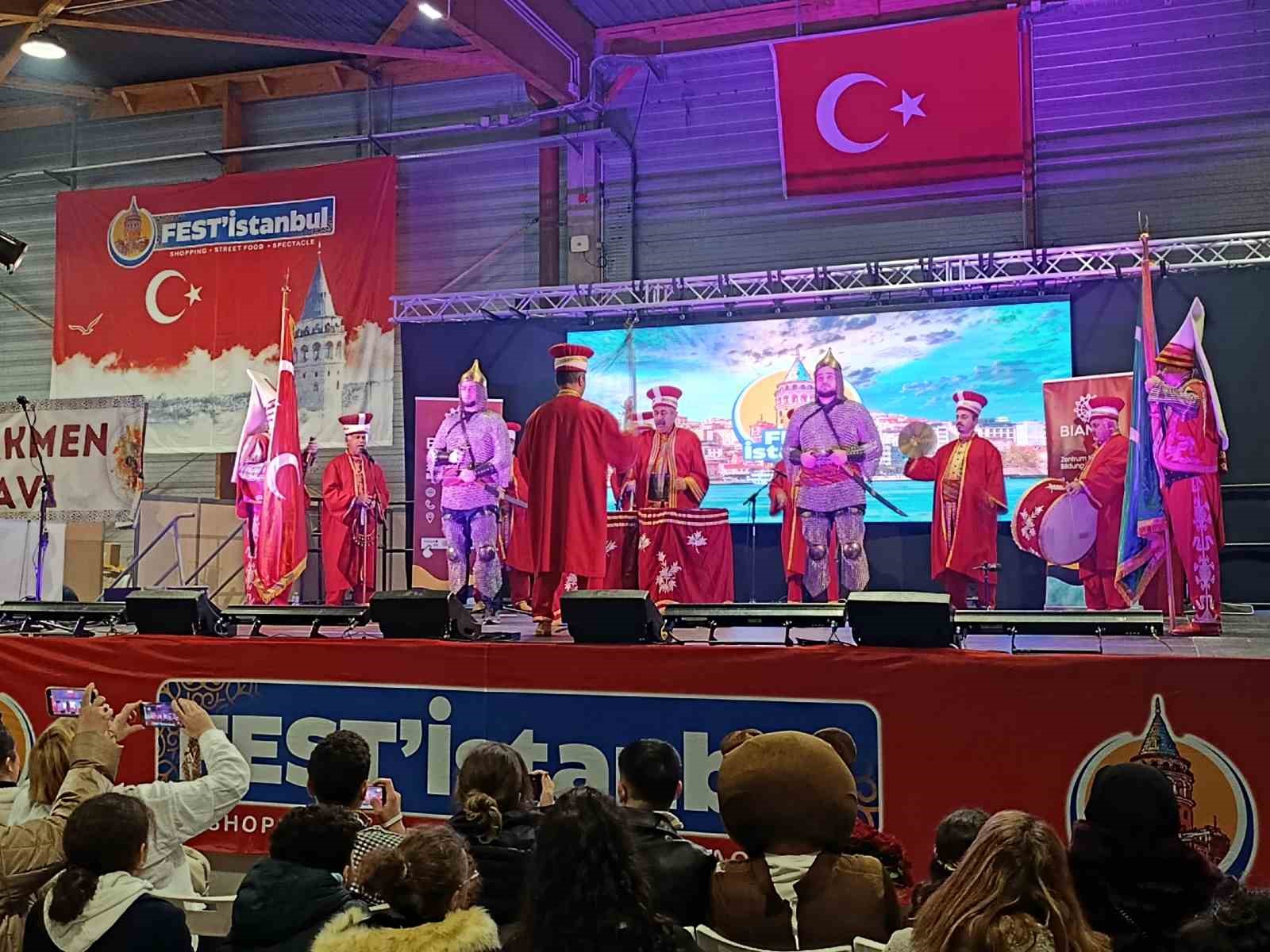 Bursa Mehter takımı Paris’te sahne aldı
