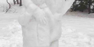 Uludağ’da kardan heykel sanat eserini aratmadı