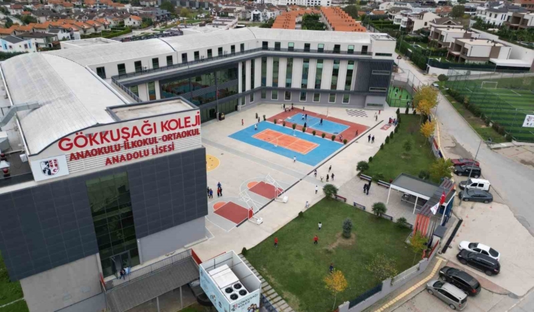 Gökkuşağı Koleji’nde çifte gurur