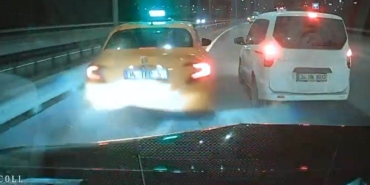 Eyüpsultan’da iki sürücünün inatlaşması zincirleme kaza ile bitti