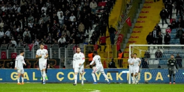 Beşiktaş taraftarı yönetimi istifaya davet etti