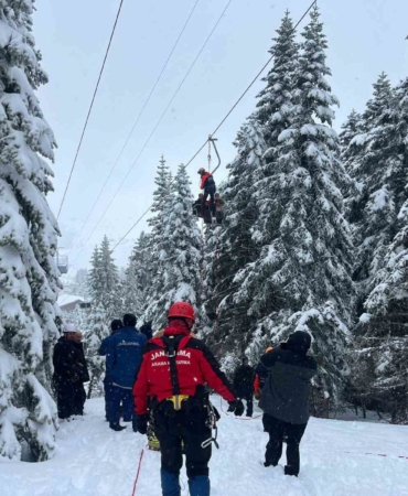 Uludağ’da telesiyej arızası: 52 tatilci kurtarıldı, 8 kişiyi kurtarma çalışması sürüyor