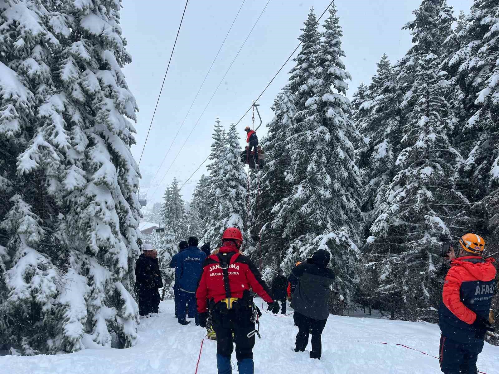 Uludağ’da telesiyej arızası: 52 tatilci kurtarıldı, 8 kişiyi kurtarma çalışması sürüyor