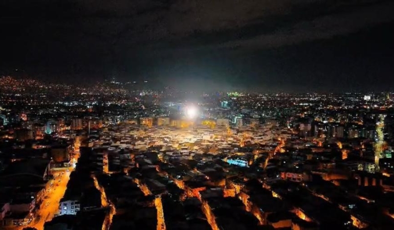 Nilüfer’de gelişi güzel atılan havai fişekler geceyi aydınlattı, binlerce kuşun hayatını kararttı