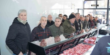 Belediyenin et satış noktası açıldı, ilk gün yüzde 50 indirimle ürünler kapışıldı