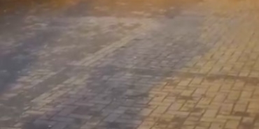 Sokak ortasında iki genç çakıyla birbirini yaraladı