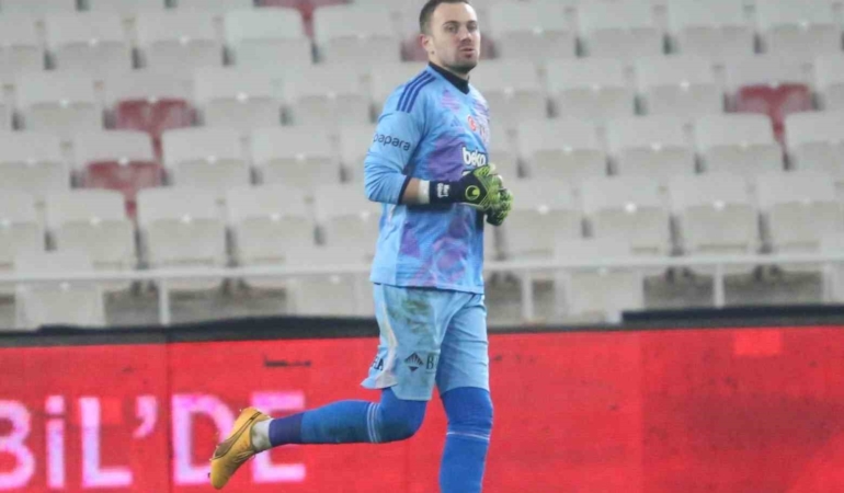 Beşiktaş’ta Mert Günok ile yollar ayrıldı