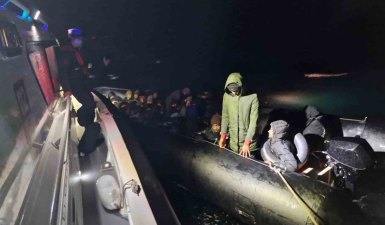 Balıkesir açıklarında 3’ü çocuk 29 göçmen yakalandı