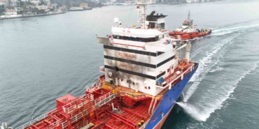 Odessa’da Ruslar tarafından vurulan Türk gemisi İstanbul Boğazı’nda