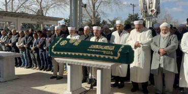 Annesinin cenazesinde ağabeyi tarafından öldürülen kardeş son yolculuğuna uğurlandı