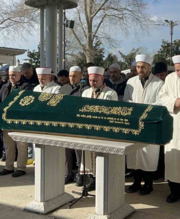 Annesinin cenazesinde ağabeyi tarafından öldürülen kardeş son yolculuğuna uğurlandı