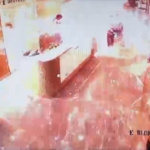 Zeytinburnu’ndaki lüks siteye getirilen kargo paketinin bomba gibi patladığı anların görüntüleri çıktı