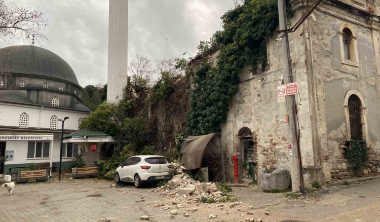 Fırtına tarihi kiliseyi de vurdu