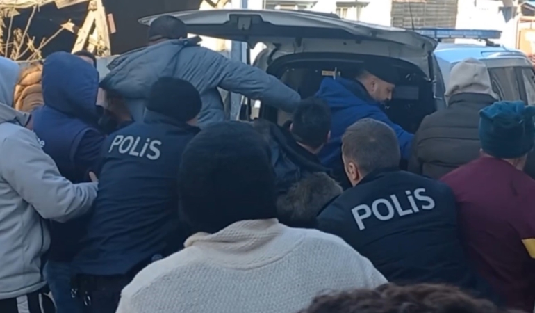 Cezaevinden kaçan mahkum mahalleyi birbirine kattı