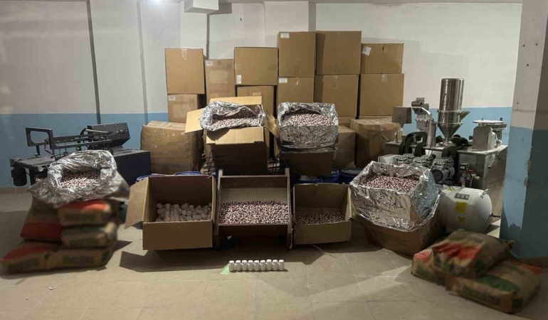 Avcılar’da uyuşturucu hap imalathanesine baskın: 6 gözaltı