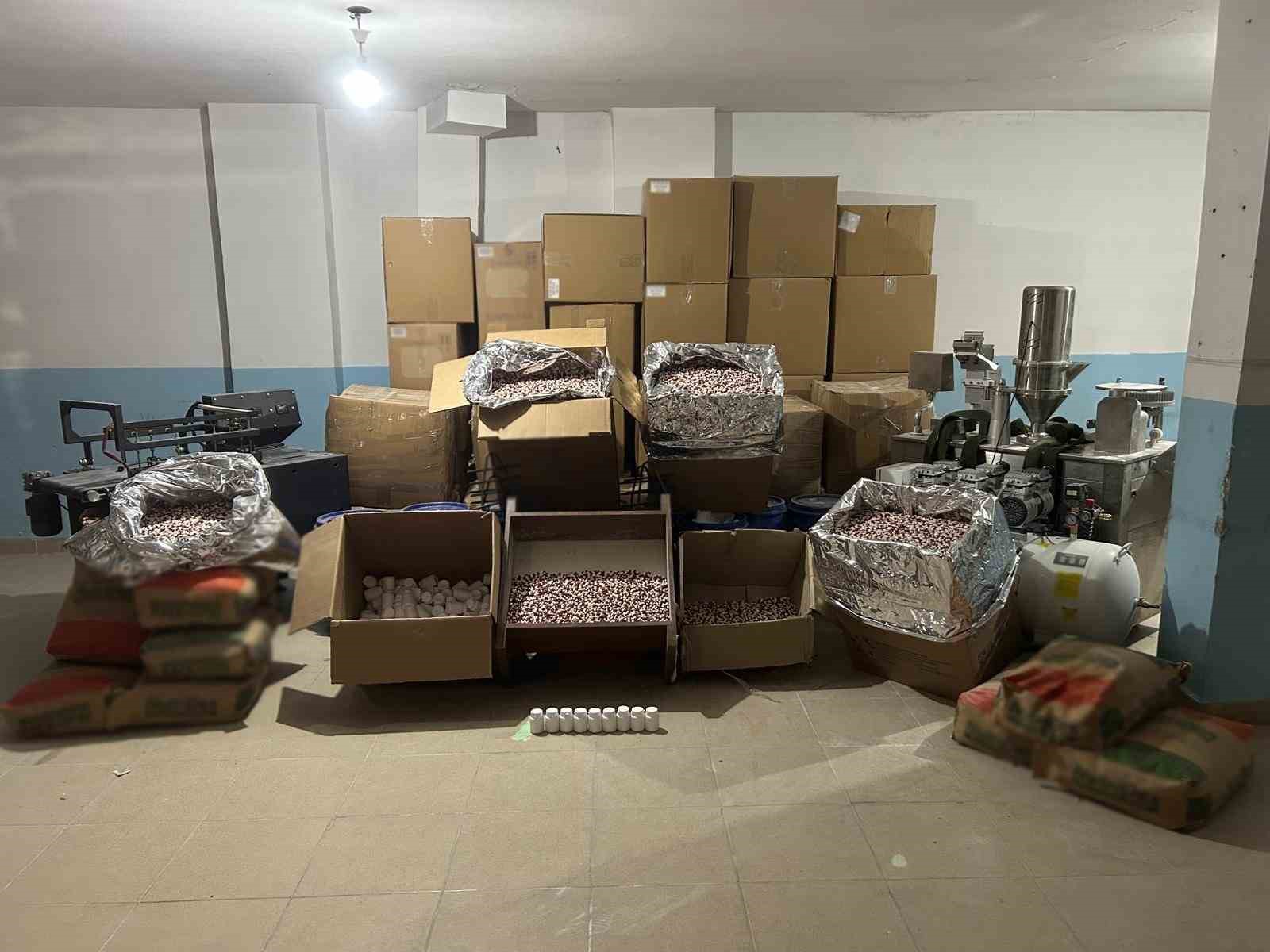 Avcılar’da uyuşturucu hap imalathanesine baskın: 6 gözaltı