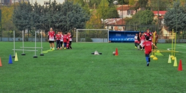 Kış spor okullarında futbol antrenmanları tüm hızıyla sürüyor