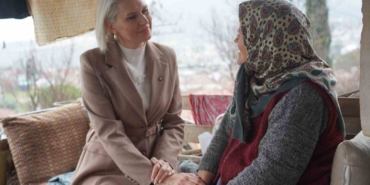 Hazırlanan sıcak yemekleri Başkan Subaşı evlere teslim etti