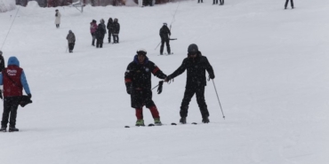 Uludağ’da kar kalınlığı 76 santimetreye ulaştı, pistler doldu taştı