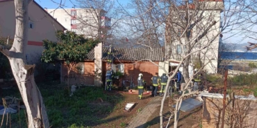 Gecekonduda çıkan yangın büyümeden söndürüldü