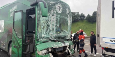 Konyaspor U-19 futbol takımını taşıyan otobüs kaza yaptı: 3 yaralı