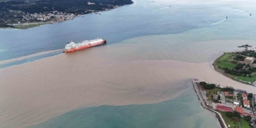 Çanakkale Boğazı’nın rengi değişti; Avrupa Yakası mavi olarak kaldı