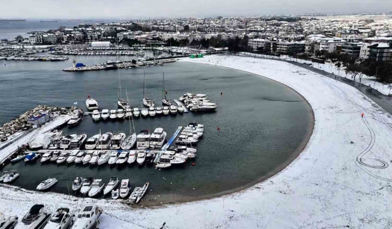 Beyaza bürünen Yeşilköy sahili havadan görüntülendi