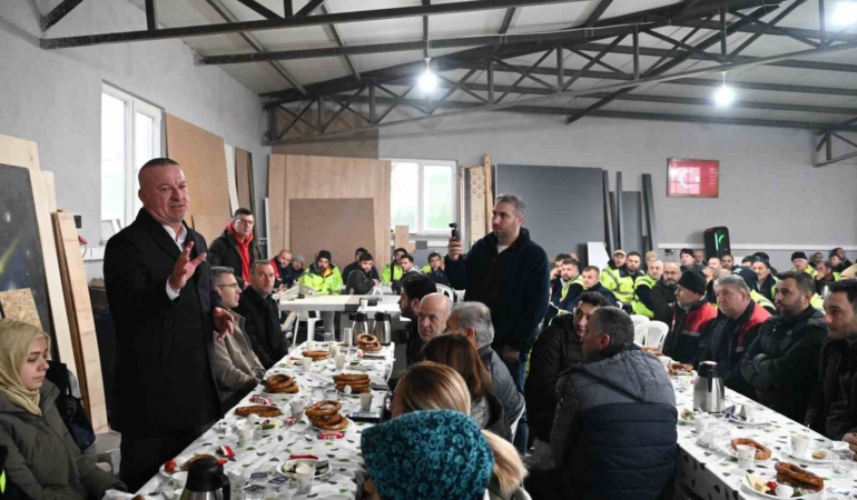 Başkan Karabatı, emekçileri kahvaltıda ağırladı
