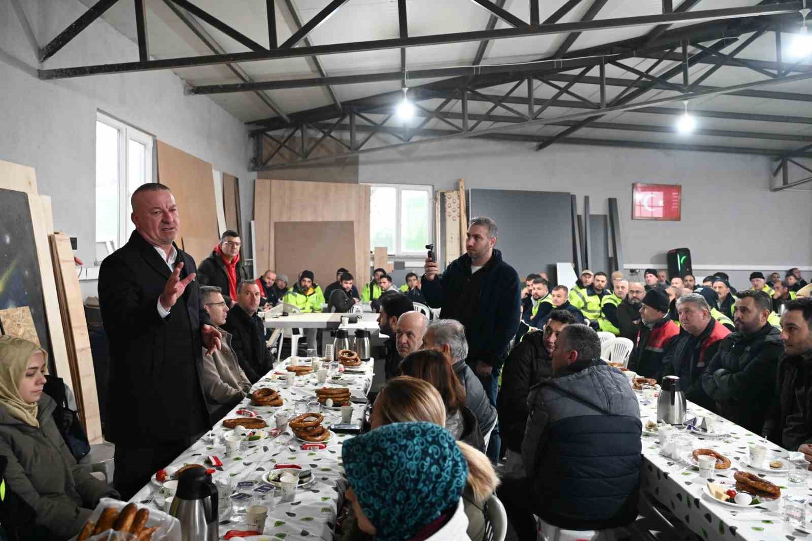 Başkan Karabatı, emekçileri kahvaltıda ağırladı