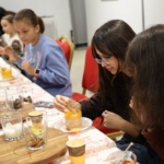Kartepe’de çocuklar mum yapım atölyesine katıldı