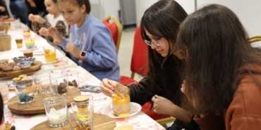 Kartepe’de çocuklar mum yapım atölyesine katıldı