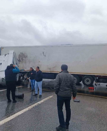 D-650 yolunda trafiği durduran kaza