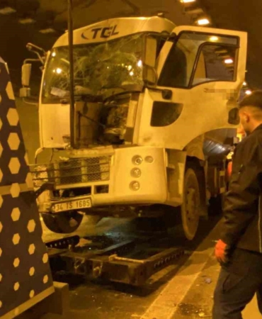 TEM’deki zincirleme kaza trafiği durma noktasına getirdi