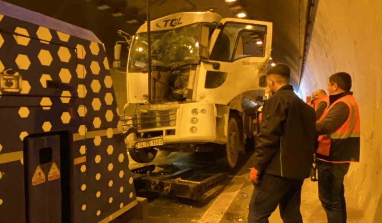 TEM’deki zincirleme kaza trafiği durma noktasına getirdi