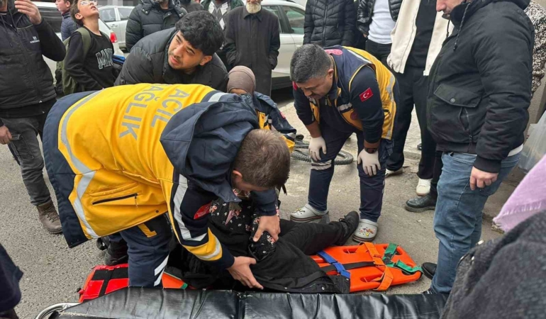 Bisikletin çarptığı kadın hastanelik oldu