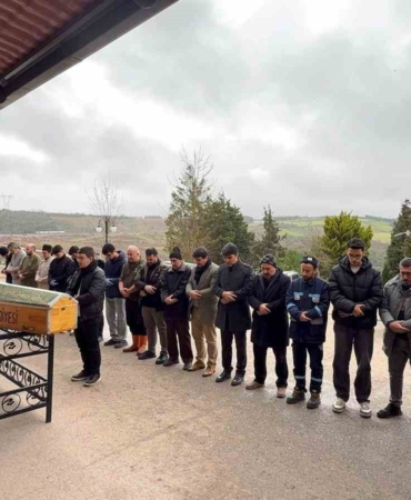 Kimsesiz vatandaşın cenazesi defnedildi, öğrenciler eşlik etti